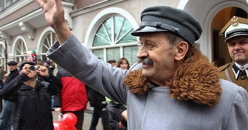 Florian Staniewski uważa, że marszałek Józef Piłsudski kojarzony jest bardzo pozytywnie. 