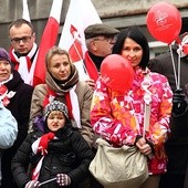 Parada Niepodległości w Gdańsku jest atrakcyjna dla starszych i młodszych. 