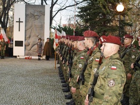 Uroczystość zakończyła się Apelem Pamięci na bielskim cmentarzu wojskowym