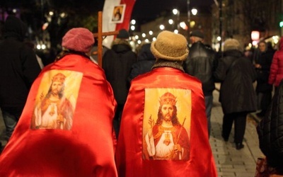 Episkopat krytycznie o Intronizacji