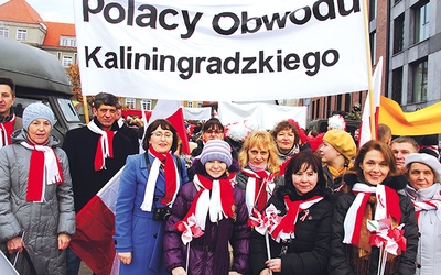 Do Gdańska przyjechała liczna grupa Polaków z Obwodu Kaliningradz-kiego.  Jak przyznają, cieszą się, że mogą w radosny sposób świętować niepodległość 