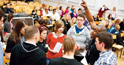 Podczas warsztatów w Sopocie śpiewacy ćwiczyli pod okiem znakomitych instruktorów z Wielkiej Brytanii
