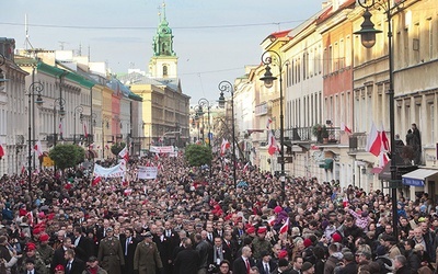 Marsz szlakiem pomników osób zasłużonych dla niepodległości poprowadził prezydent 