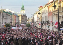 Marsz szlakiem pomników osób zasłużonych dla niepodległości poprowadził prezydent 