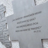 Nazwiska ofiar wypadków na pomniku w Zabawie. Teraz czas na budowę Centrum Terapii 