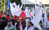 Protest związkowców przed Śląskim Urzędem Wojewódzkim