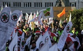 Protest związkowców przed Śląskim Urzędem Wojewódzkim