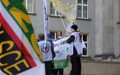 Protest związkowców przed Śląskim Urzędem Wojewódzkim