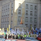 Protest związkowców przed Śląskim Urzędem Wojewódzkim
