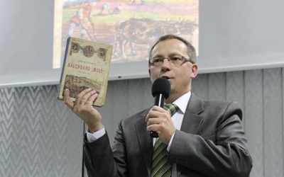 Red. Kachel podczas spotkania promocyjnego w Książnicy