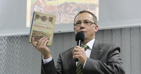 Red. Kachel podczas spotkania promocyjnego w Książnicy