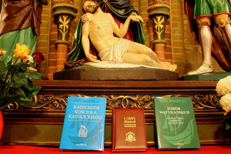 Przekazanie parafiom uchwał synodalnych