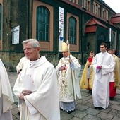  W latach 1974–1978 jako wikary pracował w Rokitnicy ks. Jan Kopiec, obecny biskup gliwicki