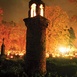 Kapliczka w stylu latarni umarłych na cmentarzu w Nowym Duninowie  