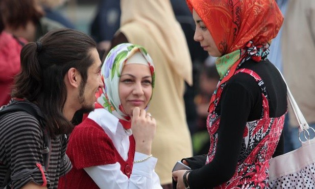 Młodzi katolicy wybierają islam