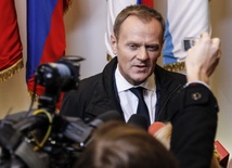 Tusk: Miliard w tę, czy miliard w tę...