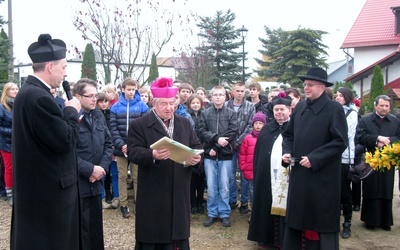 W uroczystości zawieszenia wiechy wziął udział arcybiskup metropolita gdański Sławoj Leszek Głódź