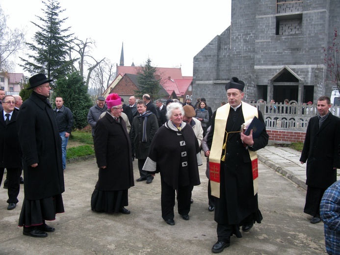 Nowy kościół w Chwaszczynie ma już wiechę