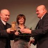 Laureaci otrzymali statuetkę "Latarenka" i honorowy tytuł "Społecznika roku"