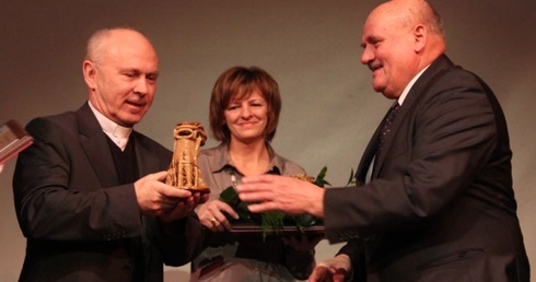 Laureaci otrzymali statuetkę "Latarenka" i honorowy tytuł "Społecznika roku"