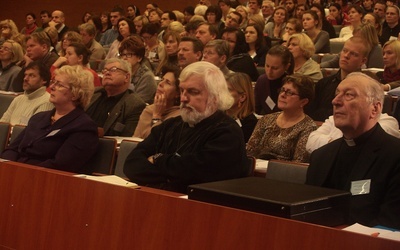 Konferencja o zagrożeniach rozwoju osobowości młodego człowieka