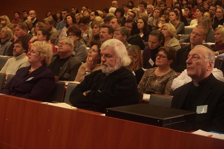 Konferencja o zagrożeniach rozwoju osobowości młodego człowieka