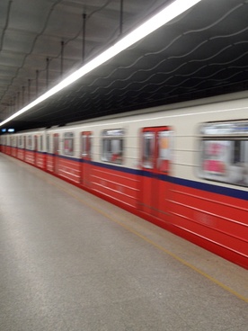 Alarm bombowy w warszawskim metrze