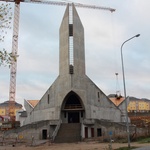 Kościół pw. św. Teresy Benedykty od Krzyża ma już własny krzyż