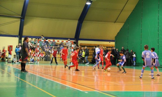 Rawska hala w niedzielne popołudnie i wieczór była miejscem zaciętych meczów turnieju ministrantów i lektorów