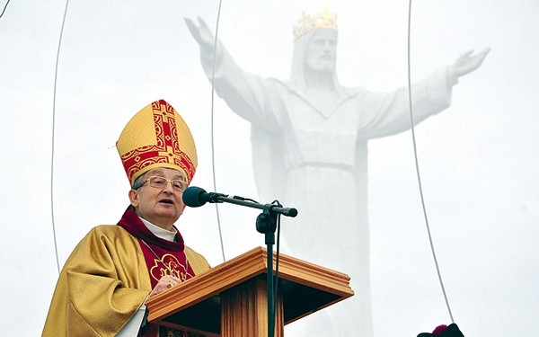 – Bądźmy takimi świadkami przylgnięcia do Jezusa, by ci, którzy są od Niego daleko, również mogli doświadczyć Bożej miłości i przebaczenia. Pociągajmy innych do Boga – zachęcał bp Stefan Regmunt