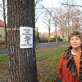  – Całe piękno tego miejsca tworzą nie domy, ale drzewa. Domy można wybudować, a takie drzewa rosną sto lat – mówi Teresa Zaborowska, która mieszka tu od 1945 r.