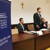 W „sprawie Agaty” Europejski Trybunał Praw Człowieka nie ma racji. Od lewej: dr Olgierd Pankiewicz, dr Tomasz Sieniow, prof. Krzysztof Wiak