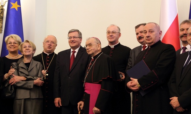 Pamiątkowe zdjęcie na zakończenie uroczystości