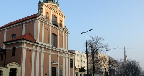 Kościół Narodzenia NMP na Lesznie bardziej znany jest pod nazwą" kościół przesuwany"