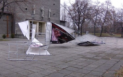 Zniszczona wystawa 