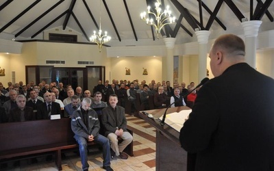 Podczas konferencji w kaplicy Centrum Edukacyjno-Formacyjnego