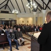 Podczas konferencji w kaplicy Centrum Edukacyjno-Formacyjnego