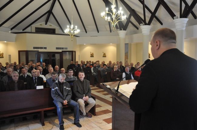 Podczas konferencji w kaplicy Centrum Edukacyjno-Formacyjnego