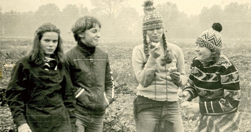  Dzieciństwo Grażyny Stankiewicz (druga z prawej) zostało brutalnie przerwane podczas stanu wojennego. Mimo ogromnej traumy, której doświadczyła w więzieniu, postanowiła normalnie żyć 