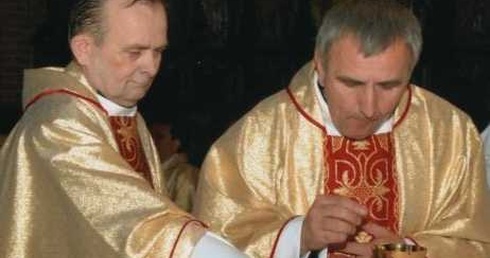 Ks. Jerzy (na zdjęciu z lewej). Wieczny odpoczynek, racz mu dać Panie....
