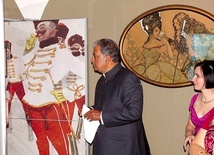  Delegacja z Indii ogląda prace artysty w Muzeum Regionalnym 