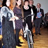  – W zeszłym roku pisałam historię rodziny ze strony mamy, teraz o drugiej jej części– mówi Maria Nalewaja, jedna z laureatek. W nagrodę dostała rower.