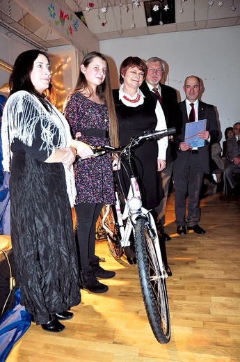  – W zeszłym roku pisałam historię rodziny ze strony mamy, teraz o drugiej jej części– mówi Maria Nalewaja, jedna z laureatek. W nagrodę dostała rower.