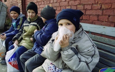 Dlaczego rodzi się nas coraz mniej?