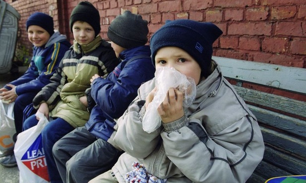 Dlaczego rodzi się nas coraz mniej?