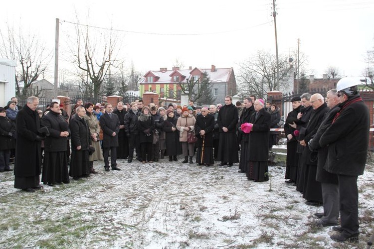 Rozpoczęcie budowy ośrodka Caritas i kościoła w Kutnie