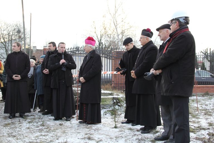 Rozpoczęcie budowy ośrodka Caritas i kościoła w Kutnie