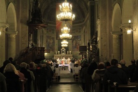 W liście pasterskim na tegoroczny Adwent bp Piotr Libera przypomina o obowiązku uczestniczenia w niedzielnej Mszy św.