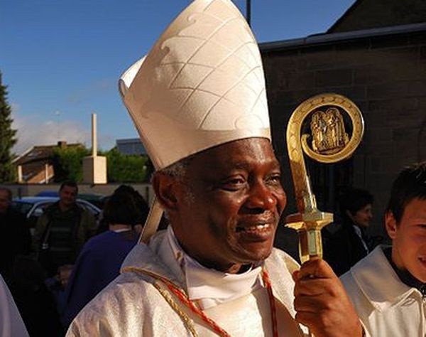Kardynał broni homoseksualistów