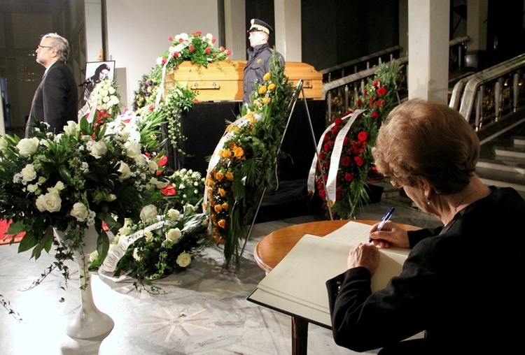 Trumnę z ciałem artystki wystawiono w Teatrze Wielkim - Operze Narodowej